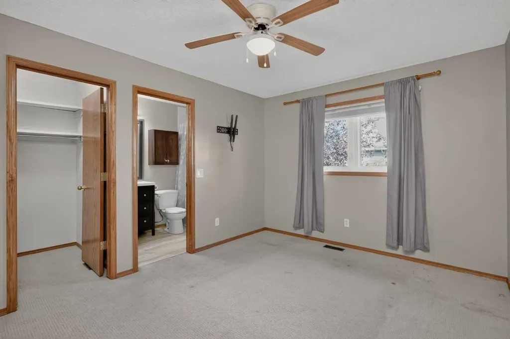 31 Fairways Drive NW Airdrie AB T4B 2P5