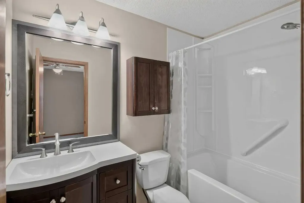 31 Fairways Drive NW Airdrie AB T4B 2P5
