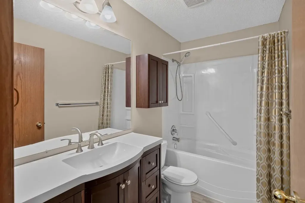 31 Fairways Drive NW Airdrie AB T4B 2P5