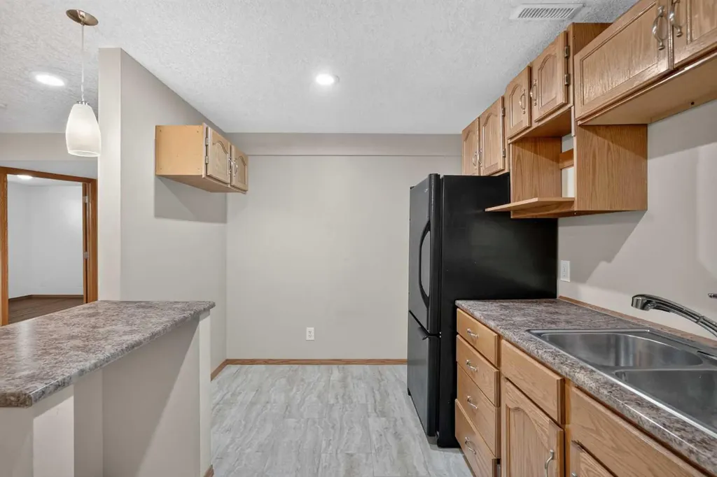 31 Fairways Drive NW Airdrie AB T4B 2P5