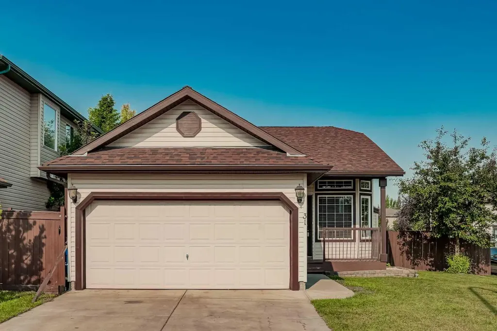 31 Fairways Drive NW Airdrie AB T4B 2P5