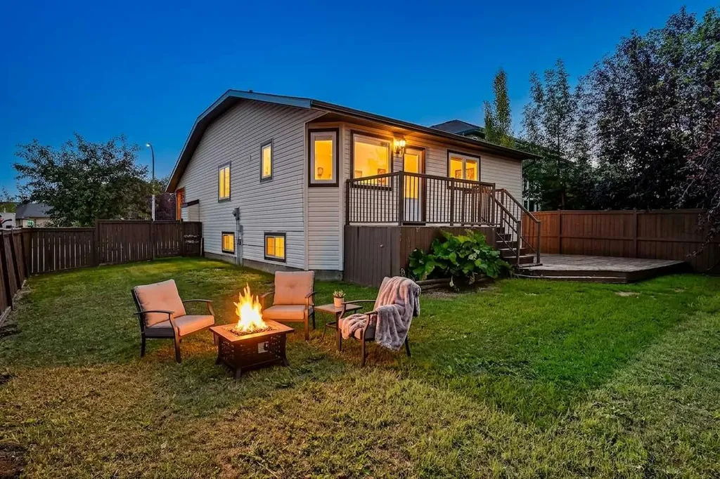 31 Fairways Drive NW Airdrie AB T4B 2P5