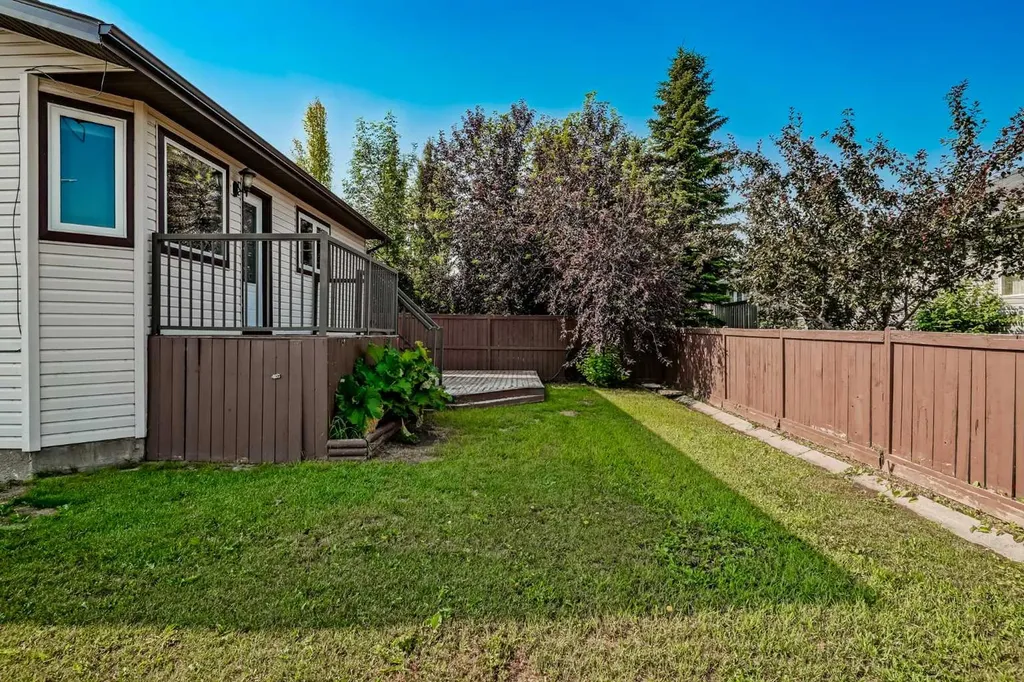 31 Fairways Drive NW Airdrie AB T4B 2P5
