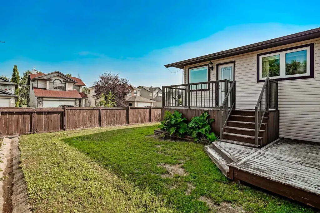 31 Fairways Drive NW Airdrie AB T4B 2P5