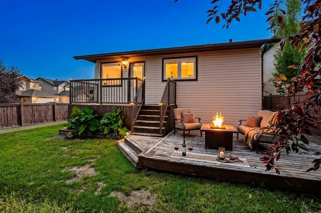 31 Fairways Drive NW Airdrie AB T4B 2P5