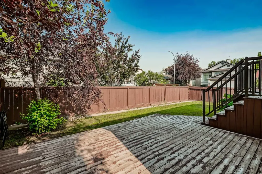 31 Fairways Drive NW Airdrie AB T4B 2P5