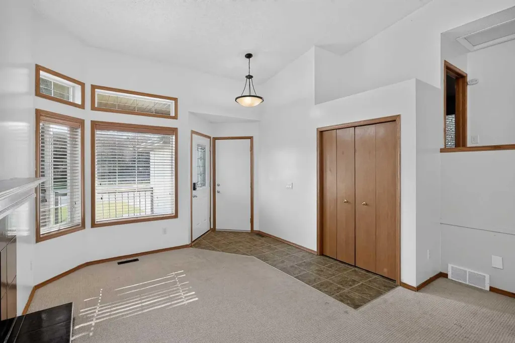 31 Fairways Drive NW Airdrie AB T4B 2P5