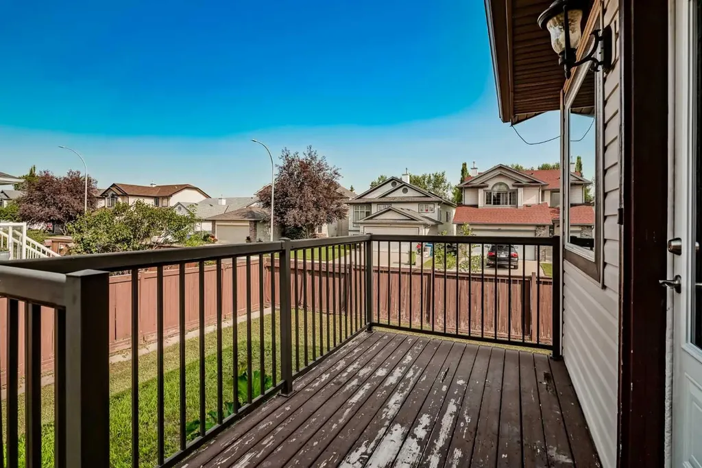 31 Fairways Drive NW Airdrie AB T4B 2P5