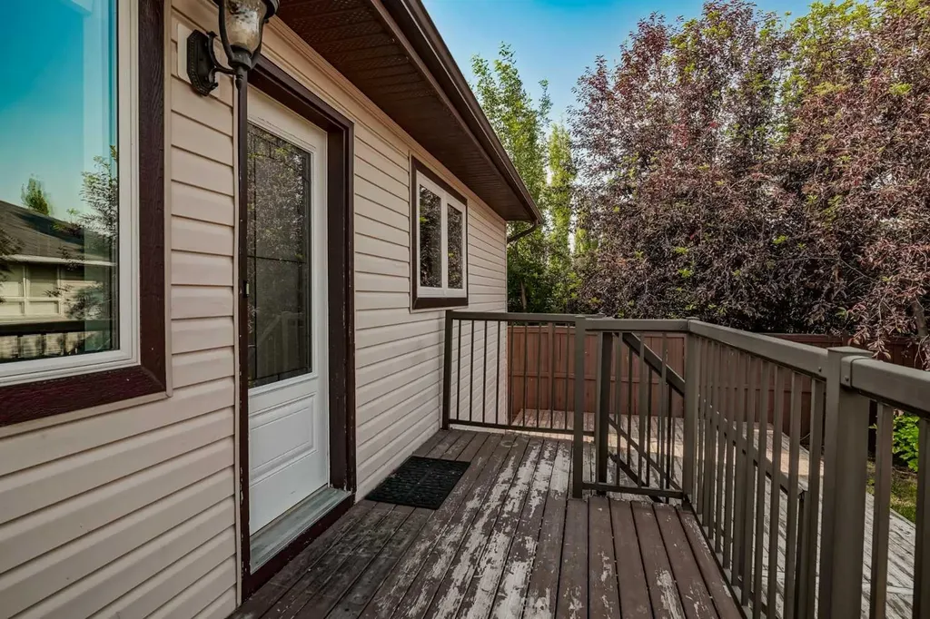 31 Fairways Drive NW Airdrie AB T4B 2P5