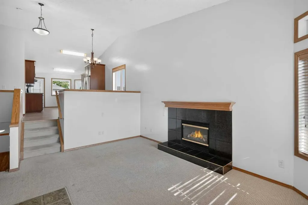 31 Fairways Drive NW Airdrie AB T4B 2P5