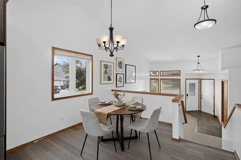 31 Fairways Drive NW Airdrie AB T4B 2P5