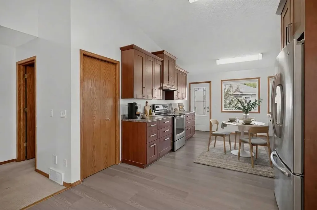 31 Fairways Drive NW Airdrie AB T4B 2P5