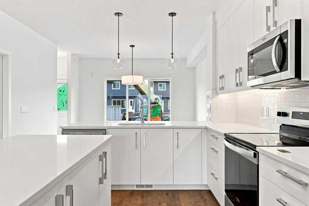 268 Huxbury View NE Calgary AB T2A 8C4