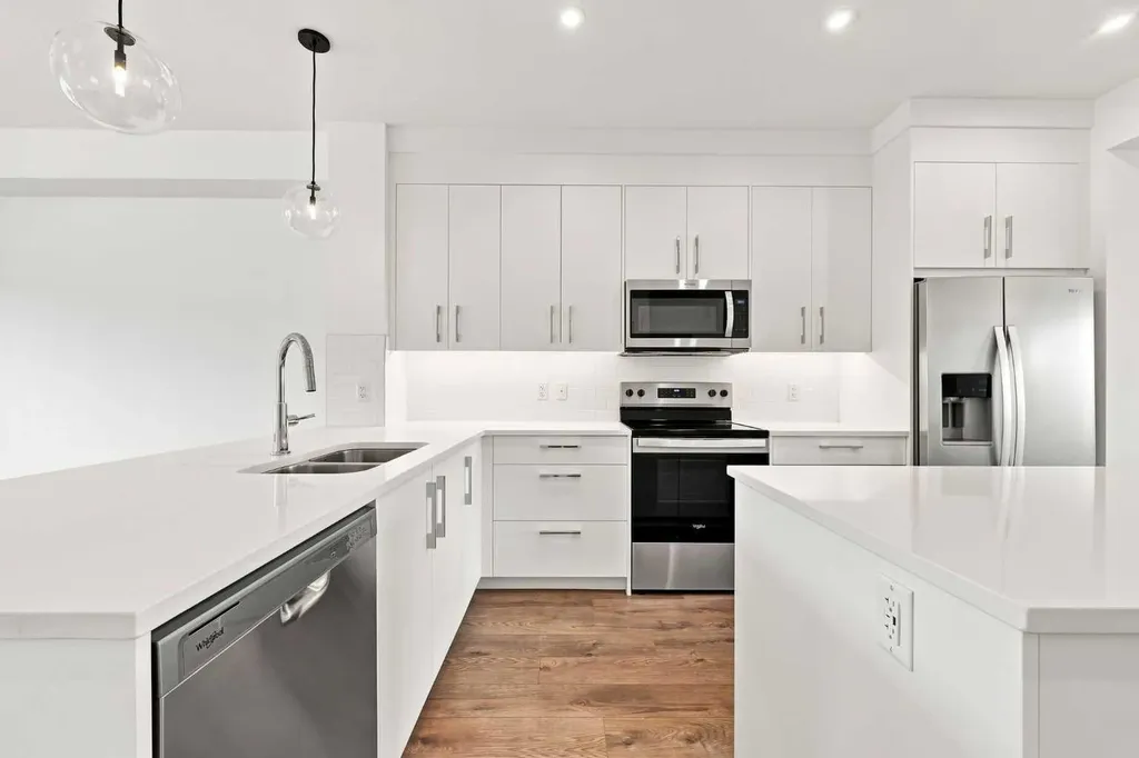 268 Huxbury View NE Calgary AB T2A 8C4