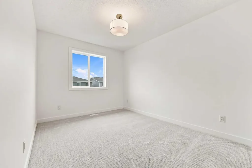 268 Huxbury View NE Calgary AB T2A 8C4