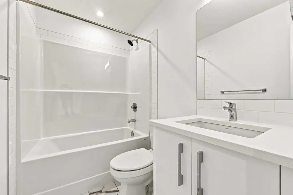 268 Huxbury View NE Calgary AB T2A 8C4