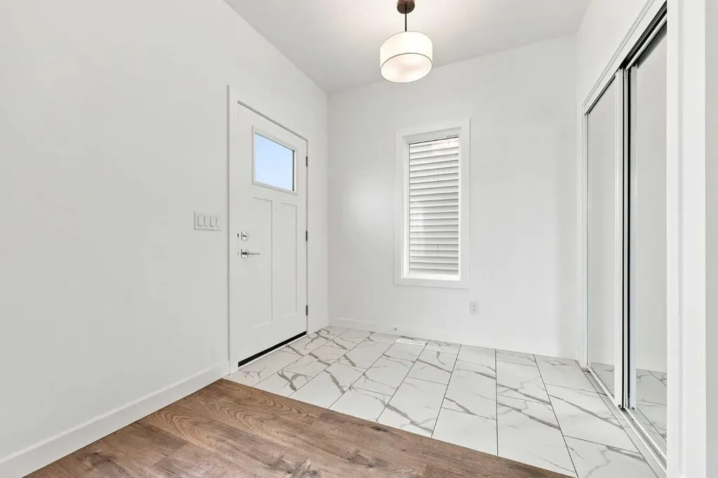 268 Huxbury View NE Calgary AB T2A 8C4