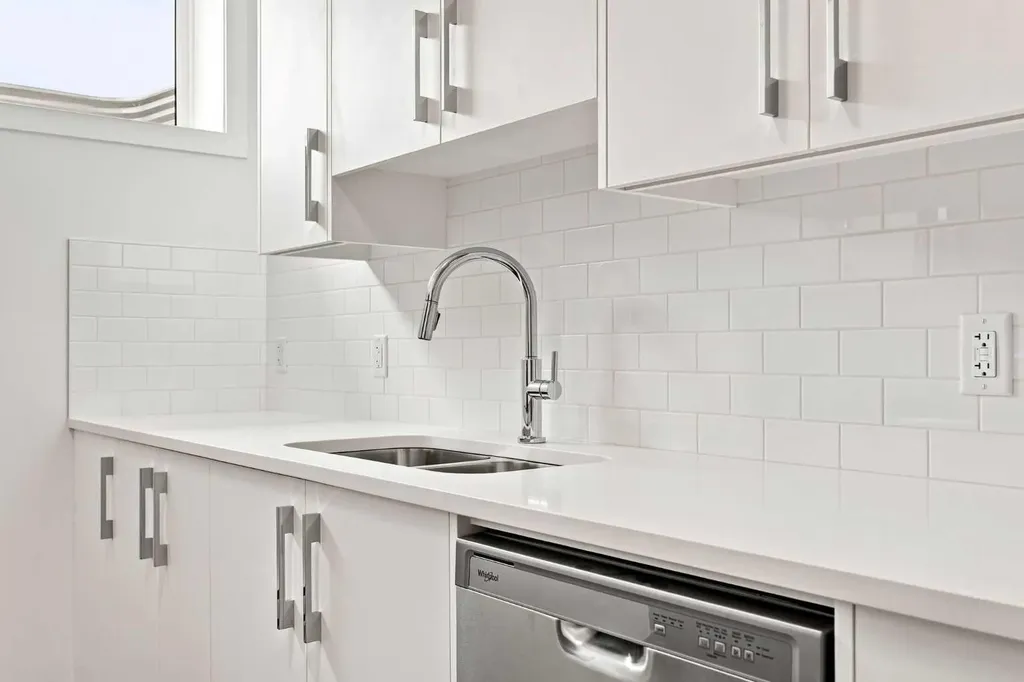 268 Huxbury View NE Calgary AB T2A 8C4