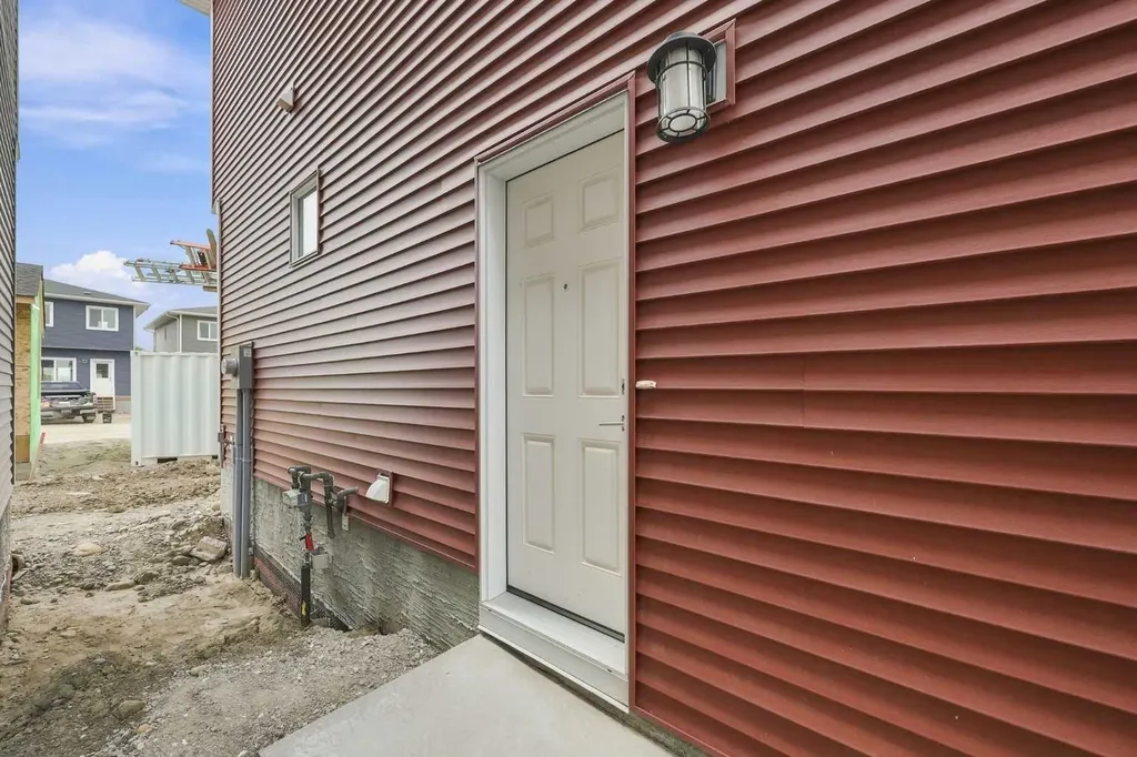 268 Huxbury View NE Calgary AB T2A 8C4