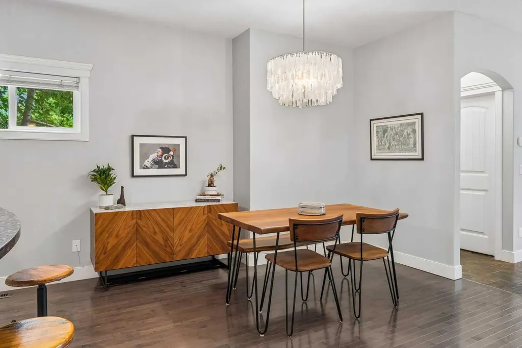 441 20 Avenue NE Calgary AB T2E 1R3