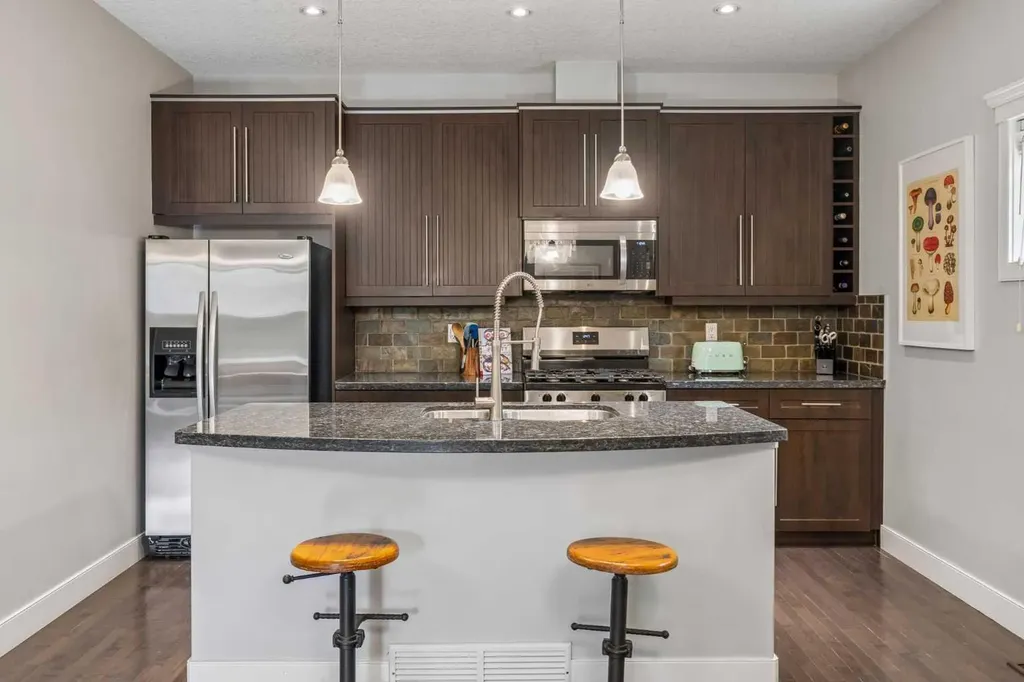 441 20 Avenue NE Calgary AB T2E 1R3