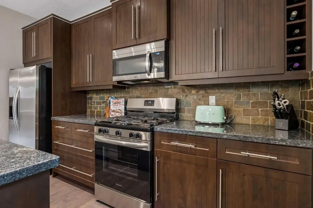 441 20 Avenue NE Calgary AB T2E 1R3