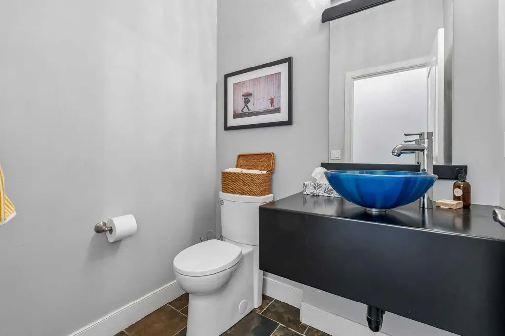 441 20 Avenue NE Calgary AB T2E 1R3