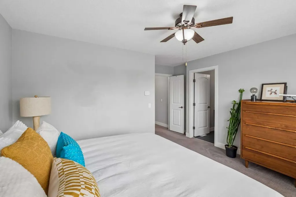 441 20 Avenue NE Calgary AB T2E 1R3