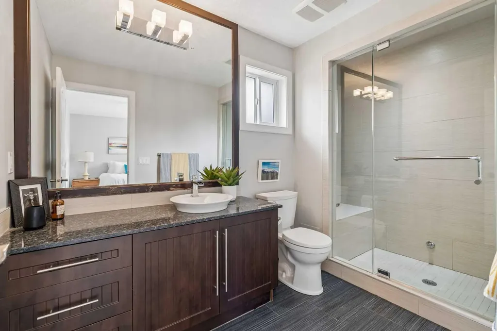 441 20 Avenue NE Calgary AB T2E 1R3