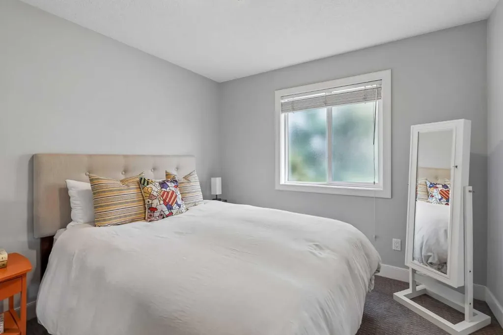 441 20 Avenue NE Calgary AB T2E 1R3