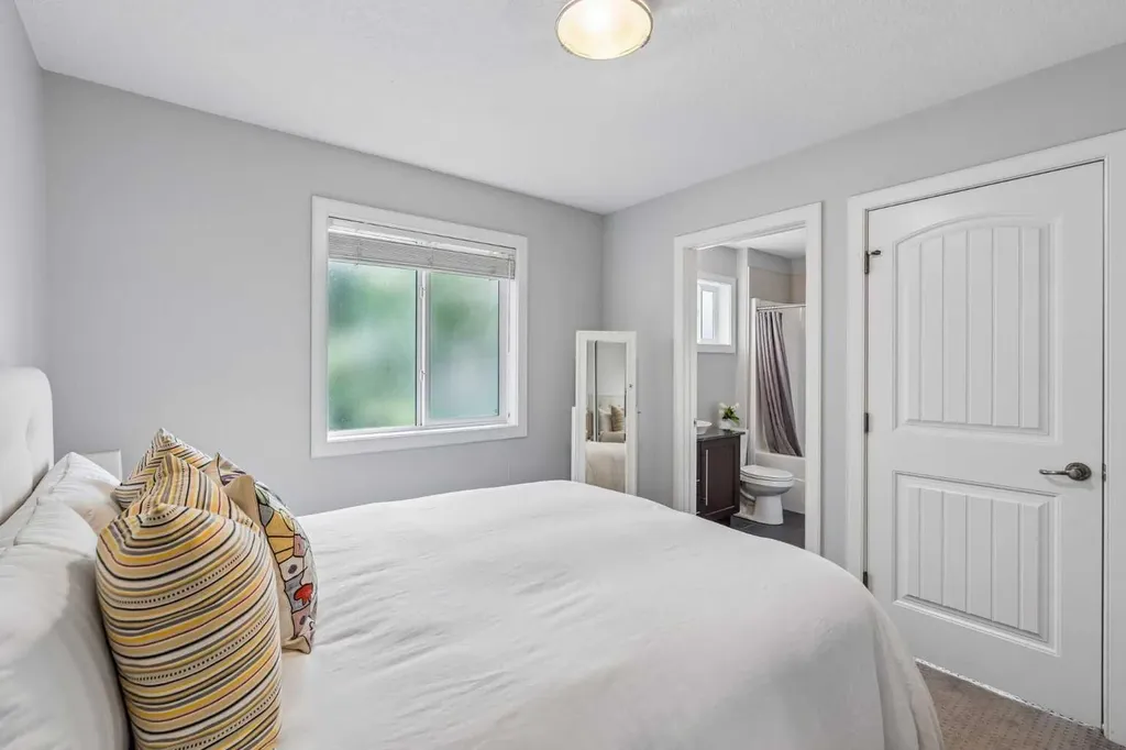 441 20 Avenue NE Calgary AB T2E 1R3