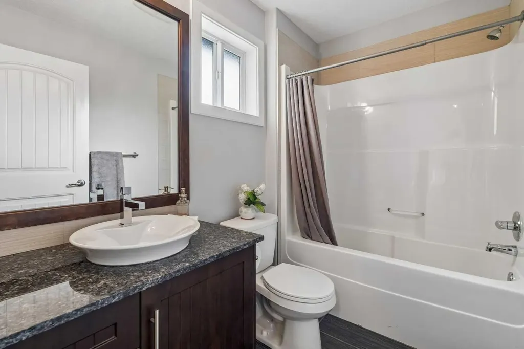 441 20 Avenue NE Calgary AB T2E 1R3