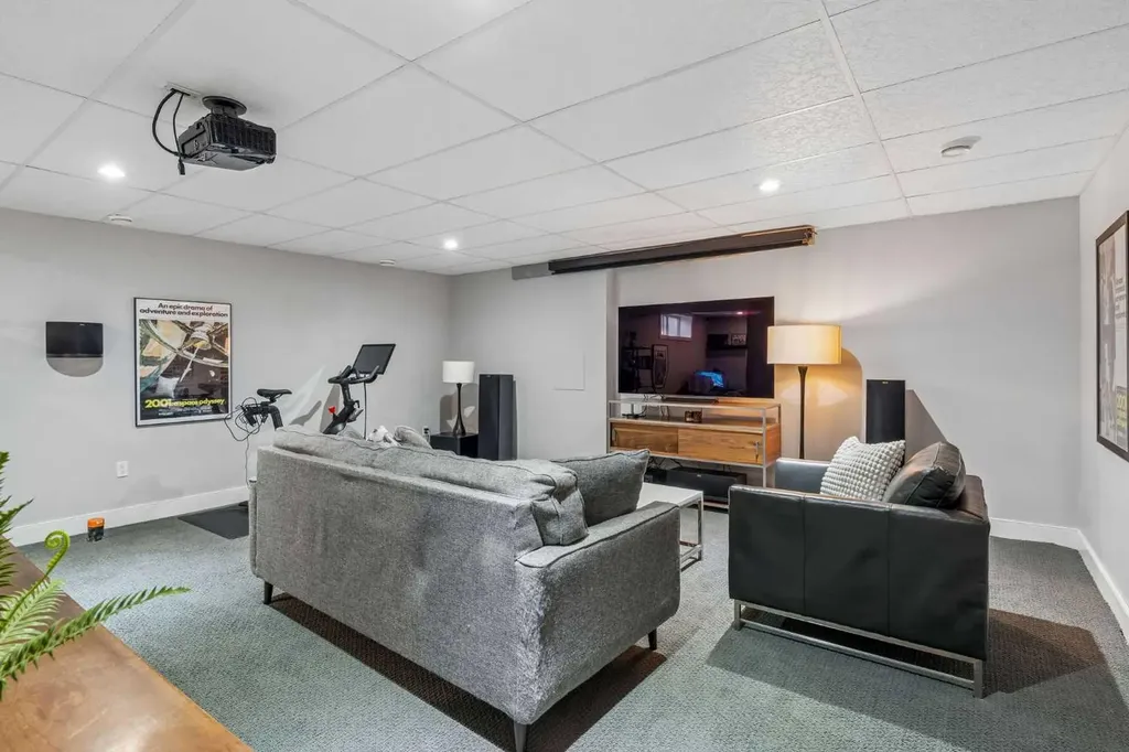 441 20 Avenue NE Calgary AB T2E 1R3
