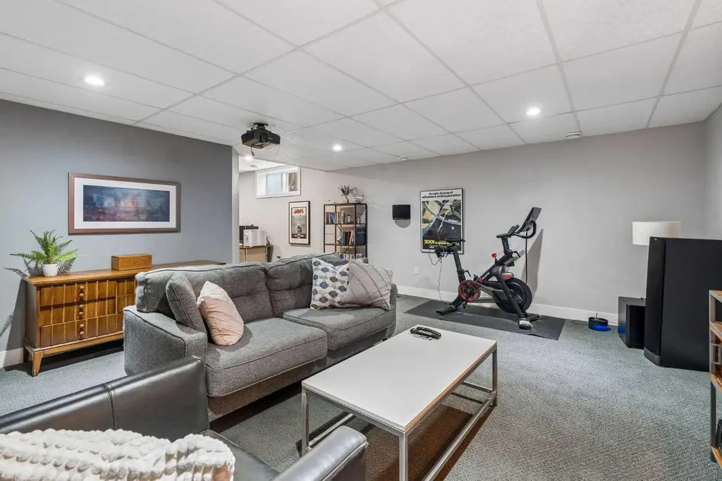 441 20 Avenue NE Calgary AB T2E 1R3