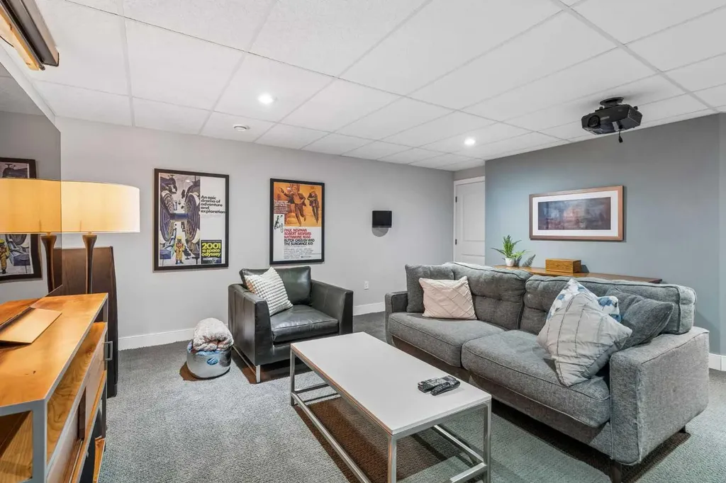 441 20 Avenue NE Calgary AB T2E 1R3