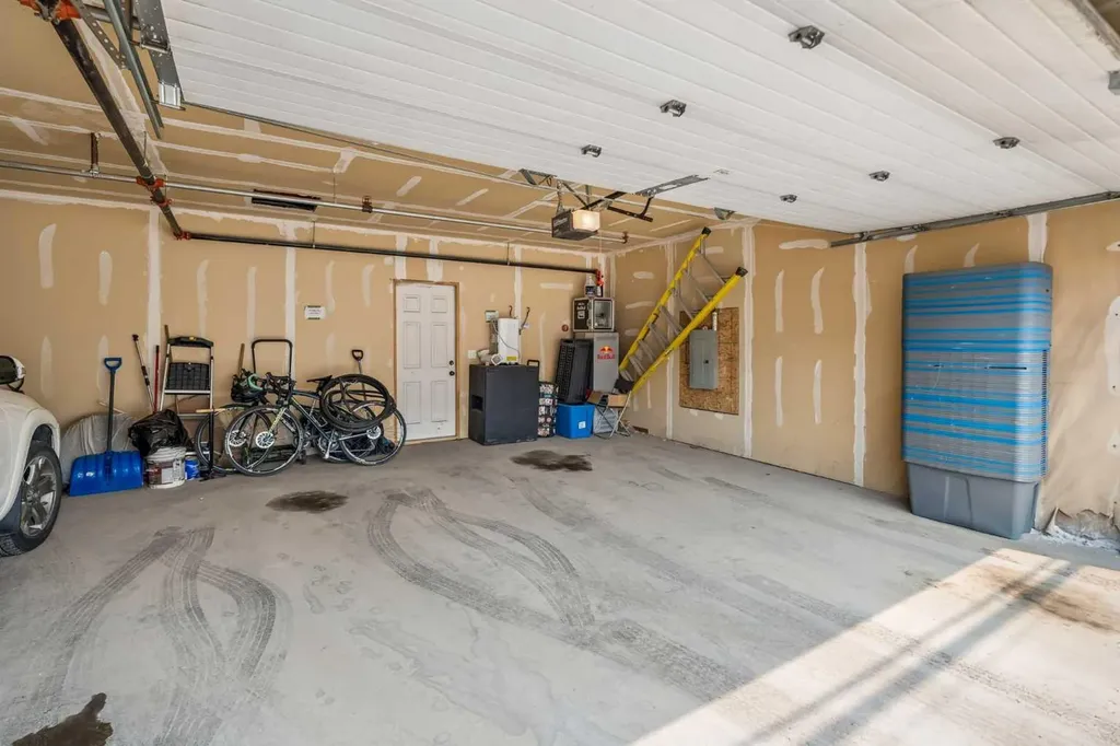 441 20 Avenue NE Calgary AB T2E 1R3