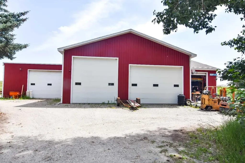 241053 Highway 24 Rural Wheatland County AB T1P 0W9
