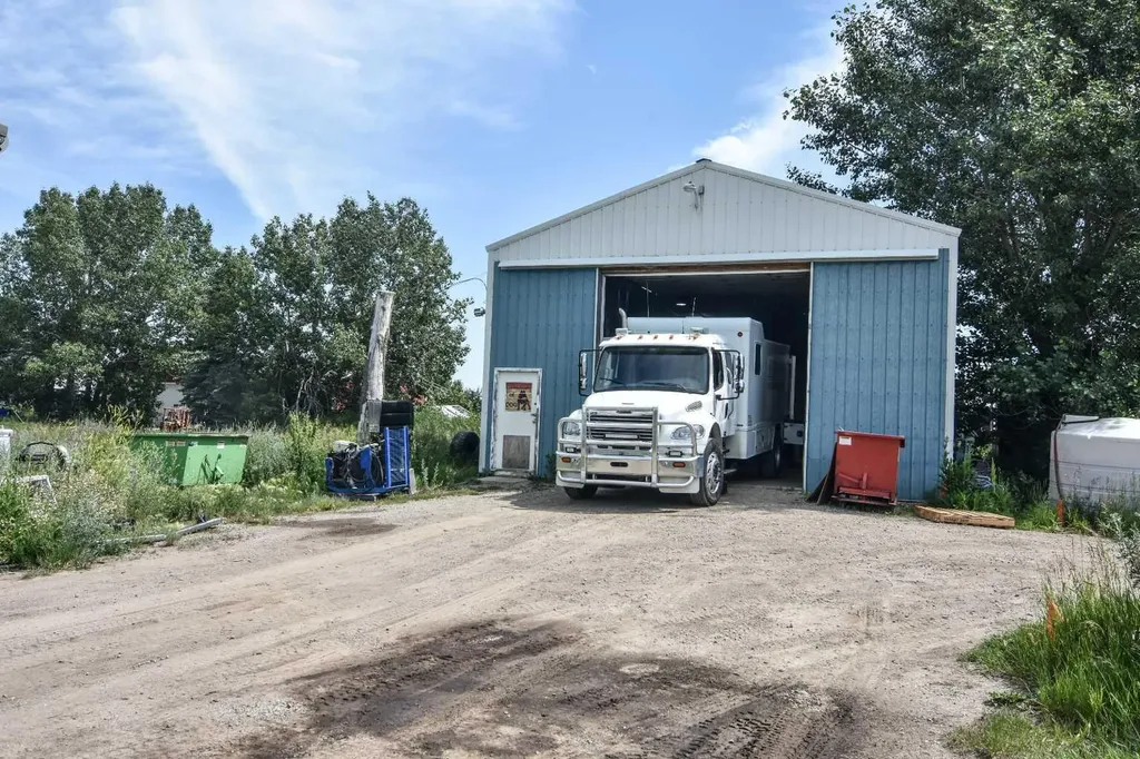 241053 Highway 24 Rural Wheatland County AB T1P 0W9