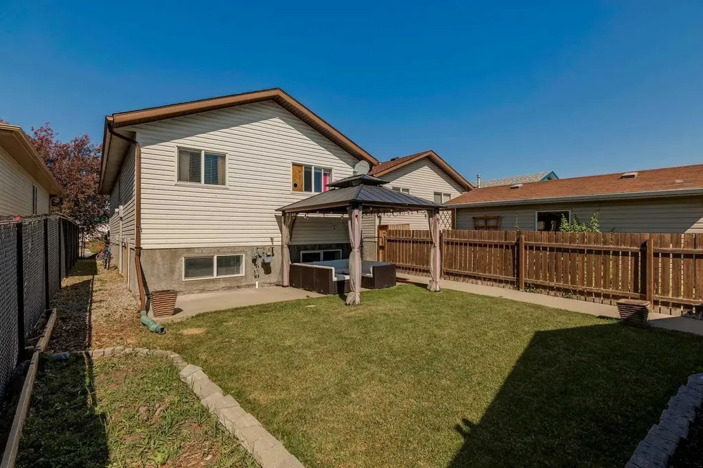 1916B 29 Avenue Nanton AB T0L 1R0