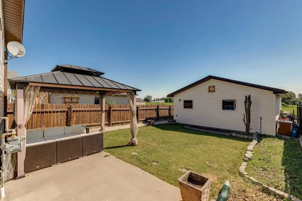 1916B 29 Avenue Nanton AB T0L 1R0