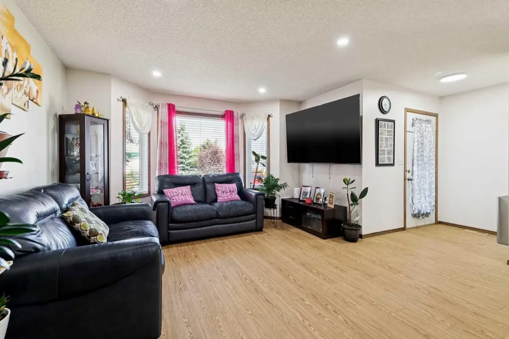 1916B 29 Avenue Nanton AB T0L 1R0