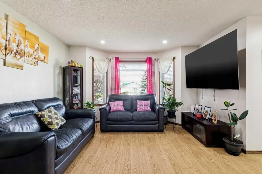 1916B 29 Avenue Nanton AB T0L 1R0