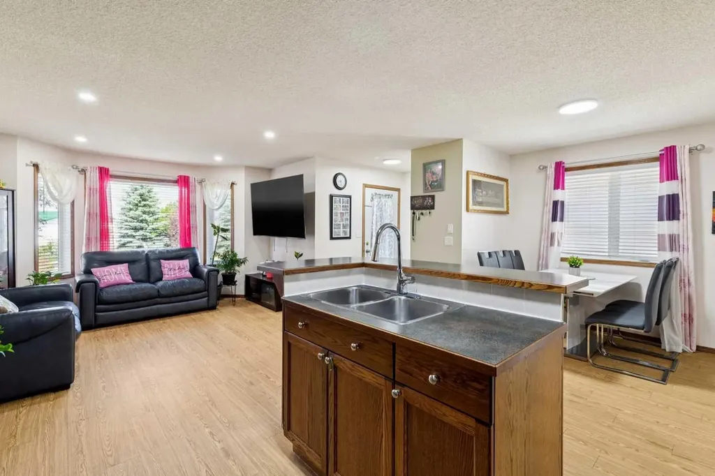 1916B 29 Avenue Nanton AB T0L 1R0