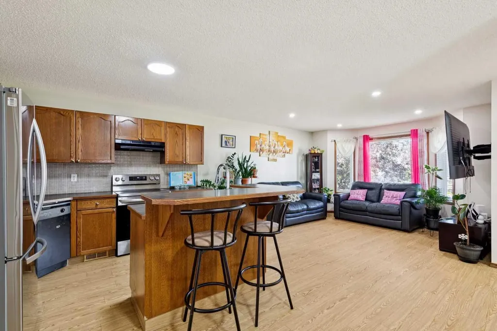 1916B 29 Avenue Nanton AB T0L 1R0