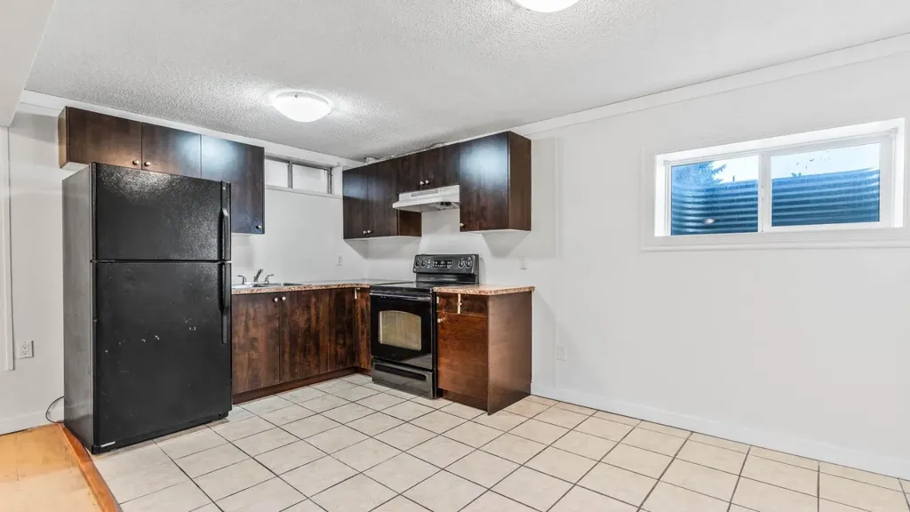 15 Taraglen Court NE Calgary AB t3j 2m6