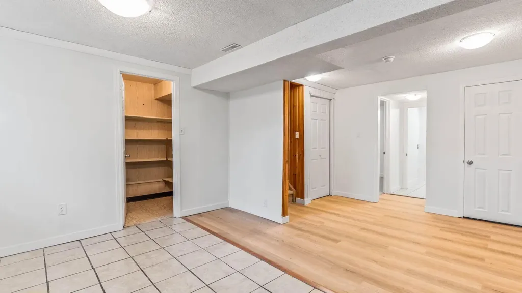 15 Taraglen Court NE Calgary AB t3j 2m6