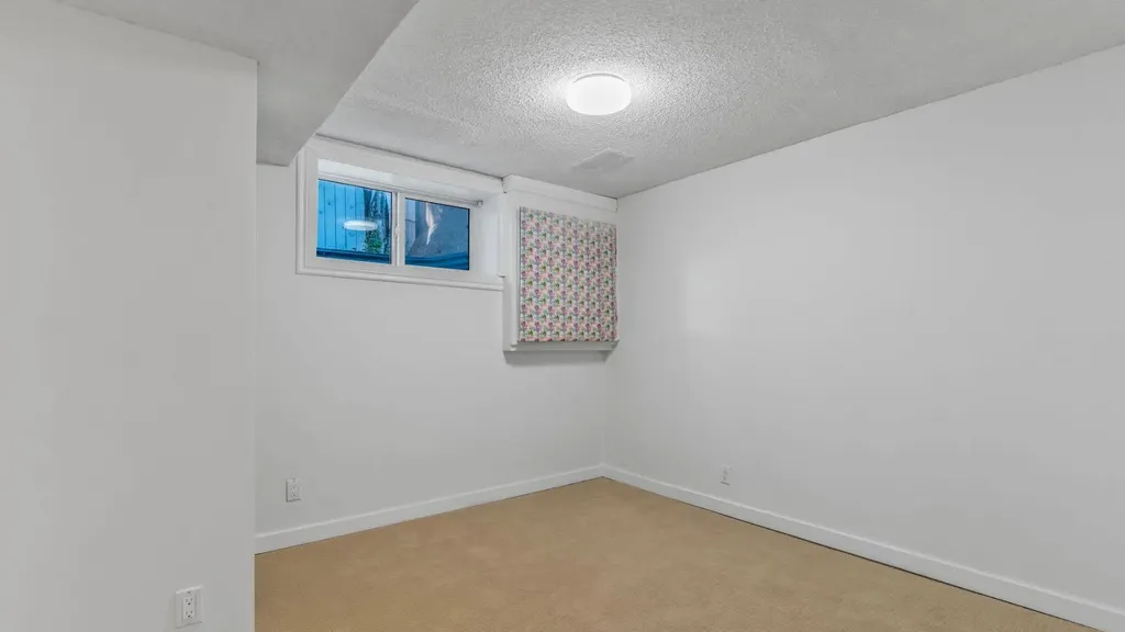 15 Taraglen Court NE Calgary AB t3j 2m6