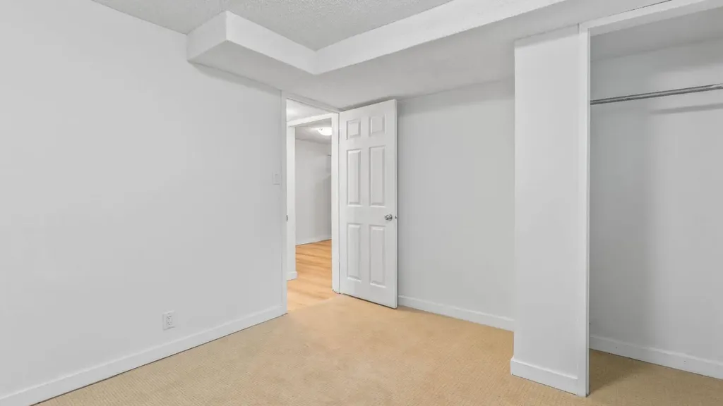 15 Taraglen Court NE Calgary AB t3j 2m6