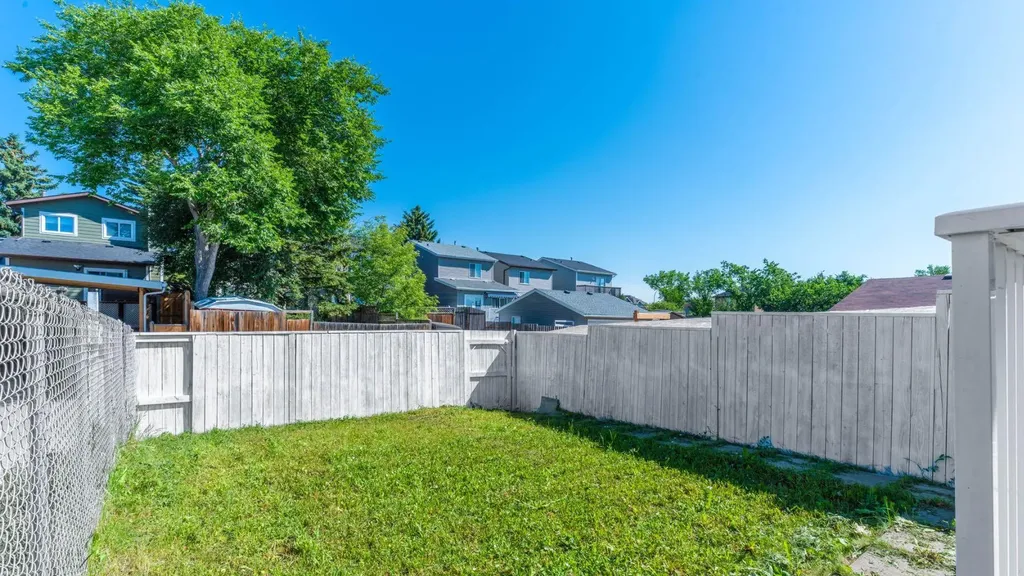 15 Taraglen Court NE Calgary AB t3j 2m6