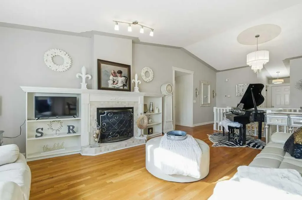 37 Ashmore Close Red Deer AB T4R 2R7